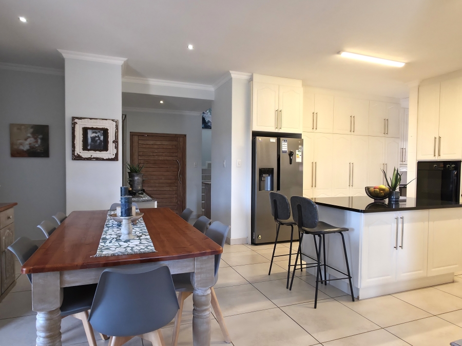 5 Bedroom Property for Sale in Wavecrest Eastern Cape